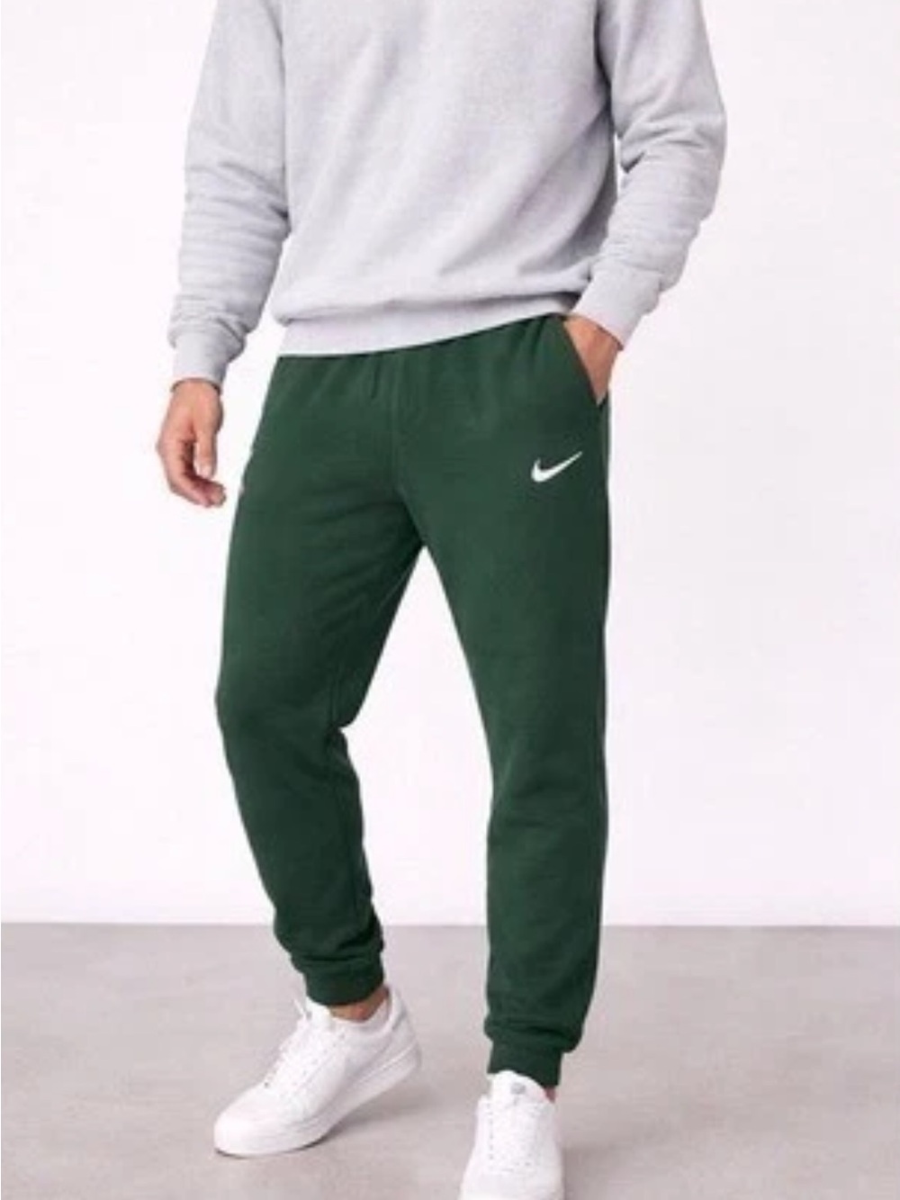 Nike Club Fleece Joggers Green Men's Swt Pants
Swoosh Tapered Casual Size M NWOT